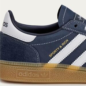 AADIDAS X SPORTY & RICH HANDBALL SPEZIAL - NIGHT INDIGO/FOOTWEAR WHITE/GUM